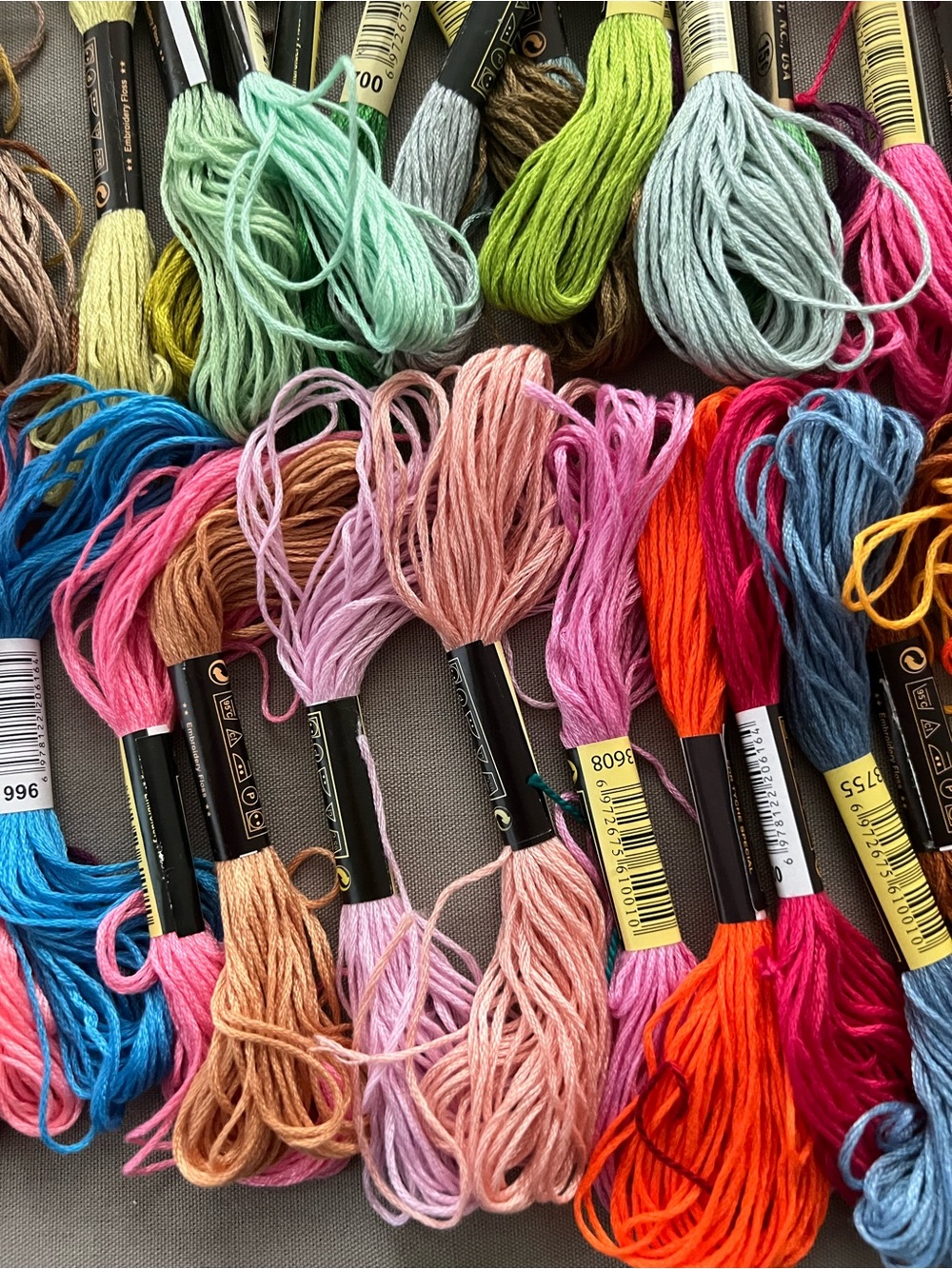 Assorted Embroidery Floss Collection Multi-Color Craft Threads 130+ - Picture 12 of 13